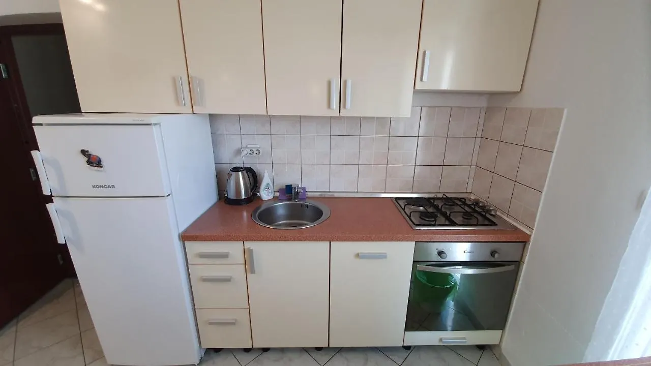 Apartments Miki Pag Town