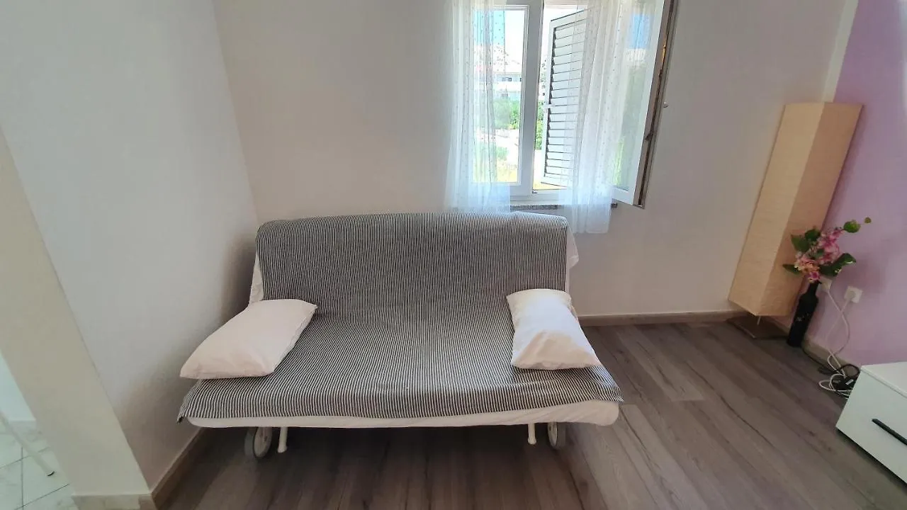 Apartments Miki Pag Town