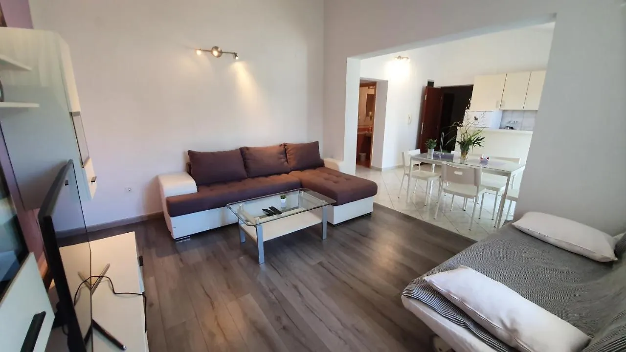 פג Apartments Miki