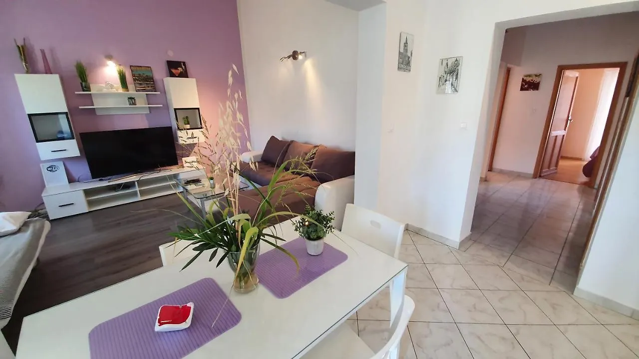 פג Apartments Miki