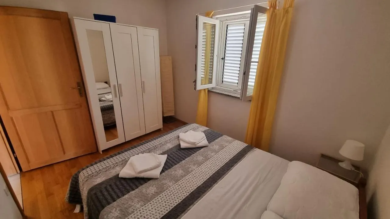 פג Apartments Miki