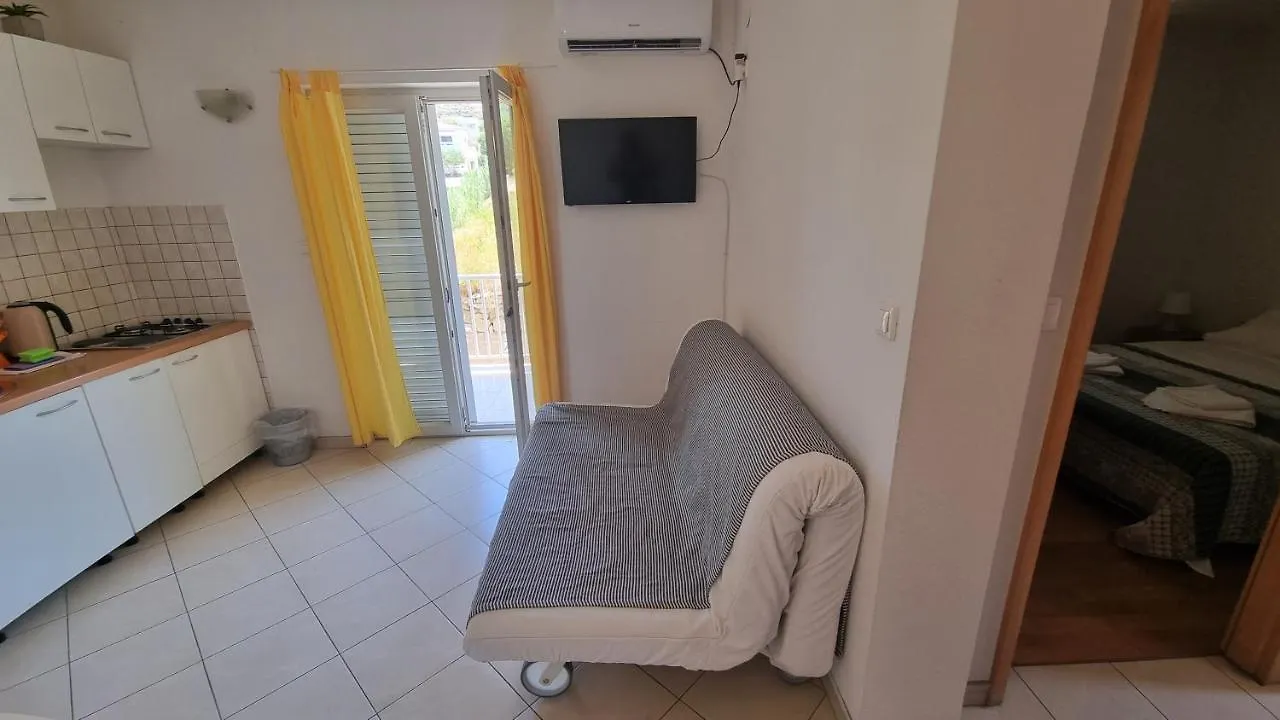 פג Apartments Miki